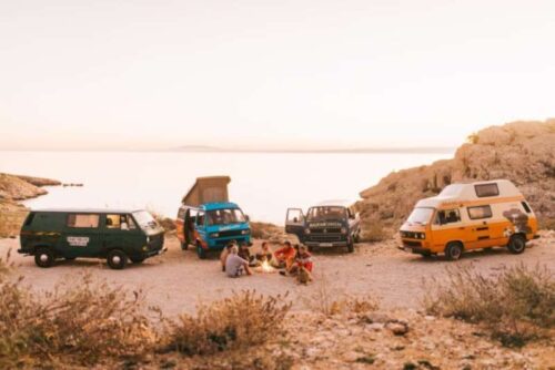 Girls who Travel | Epic Roadtrip with Friends or On Your Own