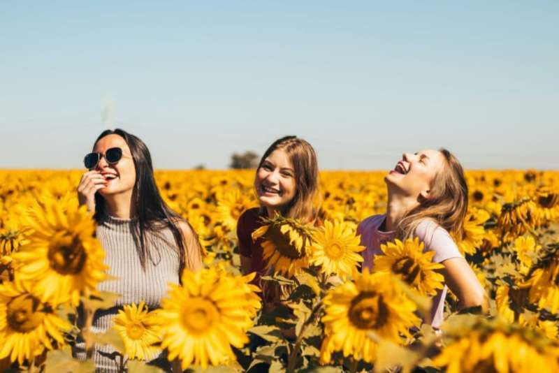 Girls Who Travel | Traveling with friends