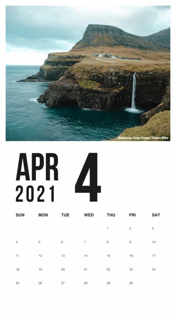 GirlsWhoTravelShop Girls Who Travel 2021 Calendar