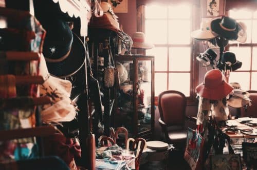 Girls Who Travel | Declutter
