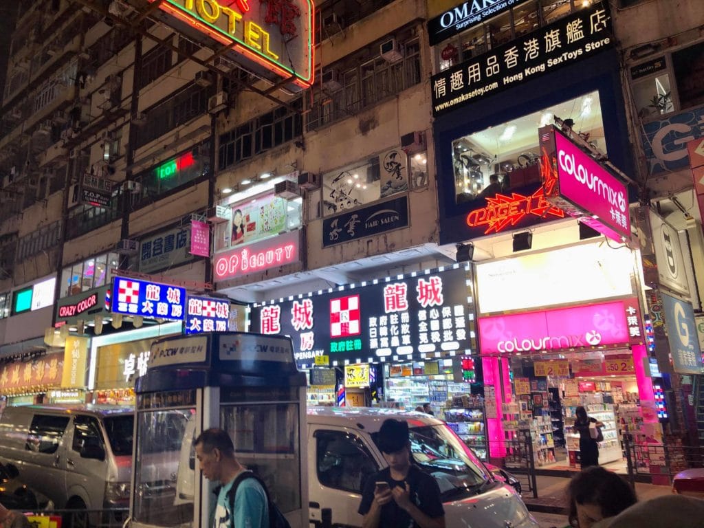 Girls Who Travel | Kowloon, Hong Kong's Metropolitan Haven