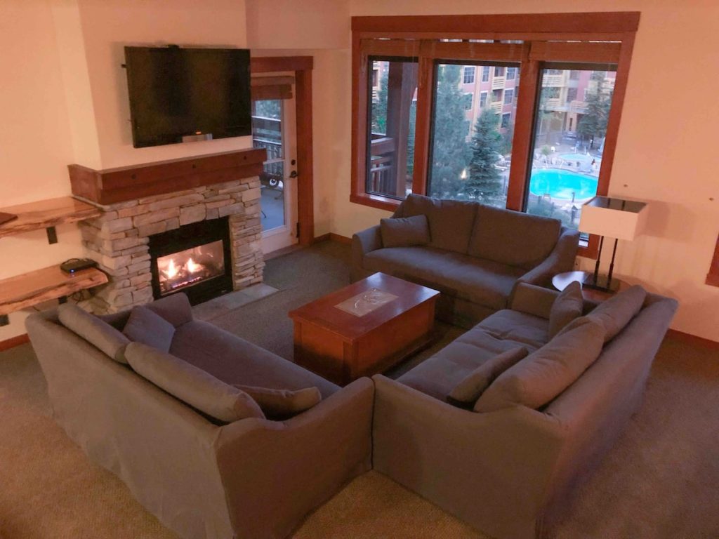 How to Responsibly Rent a Mammoth AirBnb 5 Girls Who Travel | Mammoth AirBnb