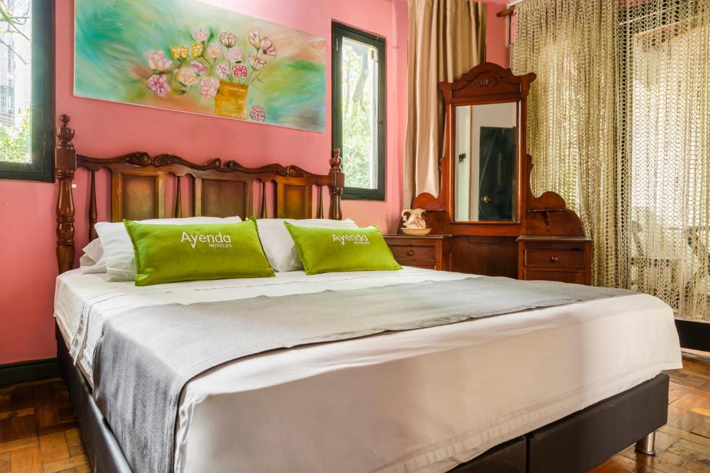 Ayenda Habana Vieja 1221 Girls Who Travel | Best hotels in Medellín