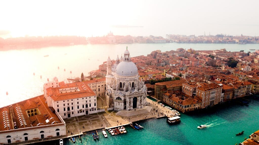 Venice Girls Who Travel | Virtual Girl Travel Tours