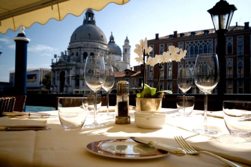 Girls Who Travel | 4 Best Wine Bars To Go to When Visiting Venice, Italy