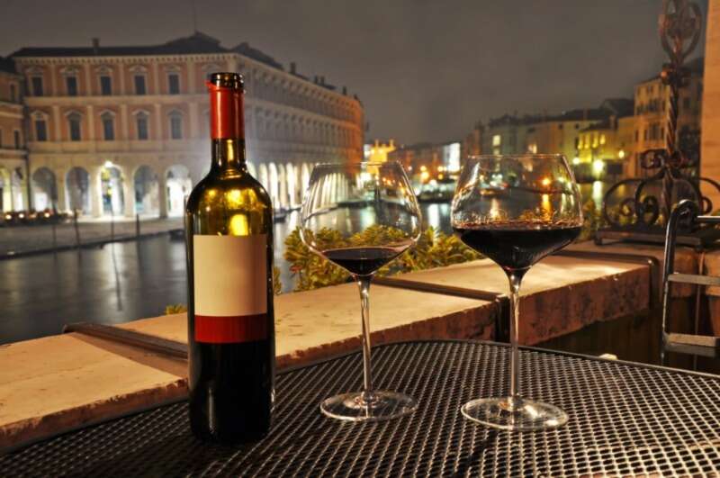 Girls Who Travel | 4 Best Wine Bars To Go to When Visiting Venice, Italy