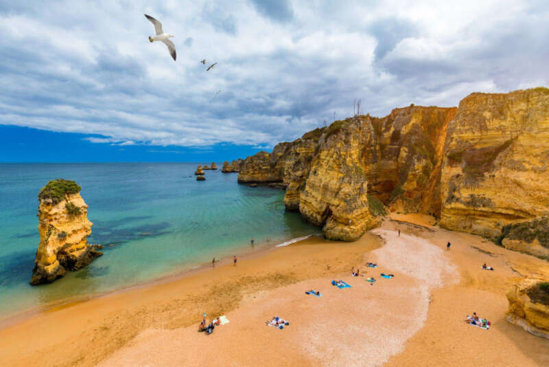 Girls Who Travel | 3 child-friendly beaches in the Algarve