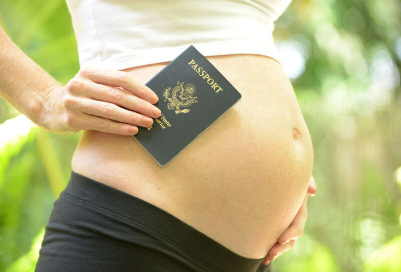 Girls Who Travel | 10 Easy Tips for Traveling With a Bun in the Oven