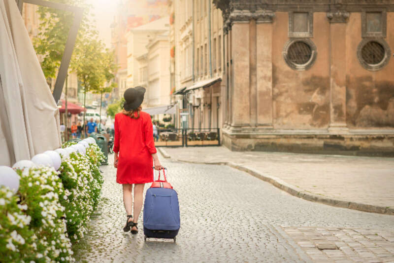 Girls Who Travel | 7 Essential Solo Travel Tips For Women