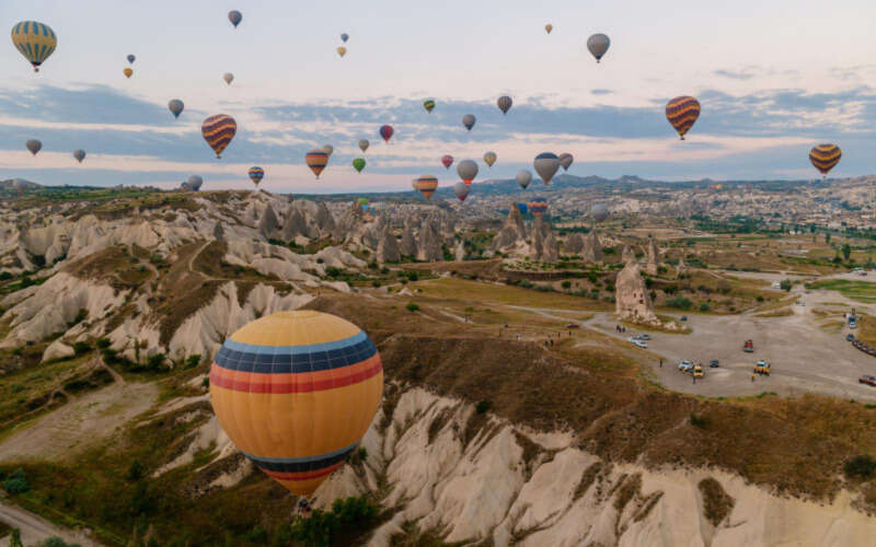 Girls Who Travel | Visit Turkey and Ride The Amazing Cappadocia Hot Air Balloons