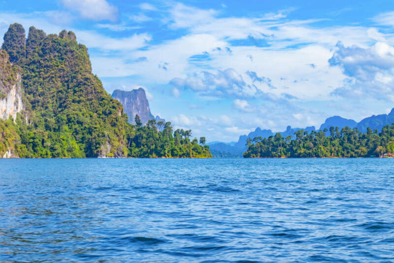 Girls Who Travel | Visit Beautiful Cheow Larn Lake in Thailand