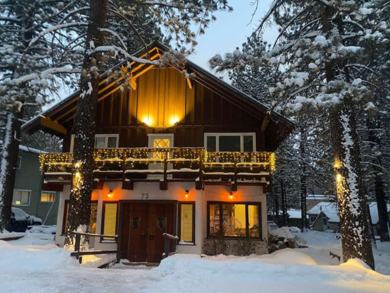 M Inn Mammoth Lakes Girls Who Travel | Mammoth AirBnb