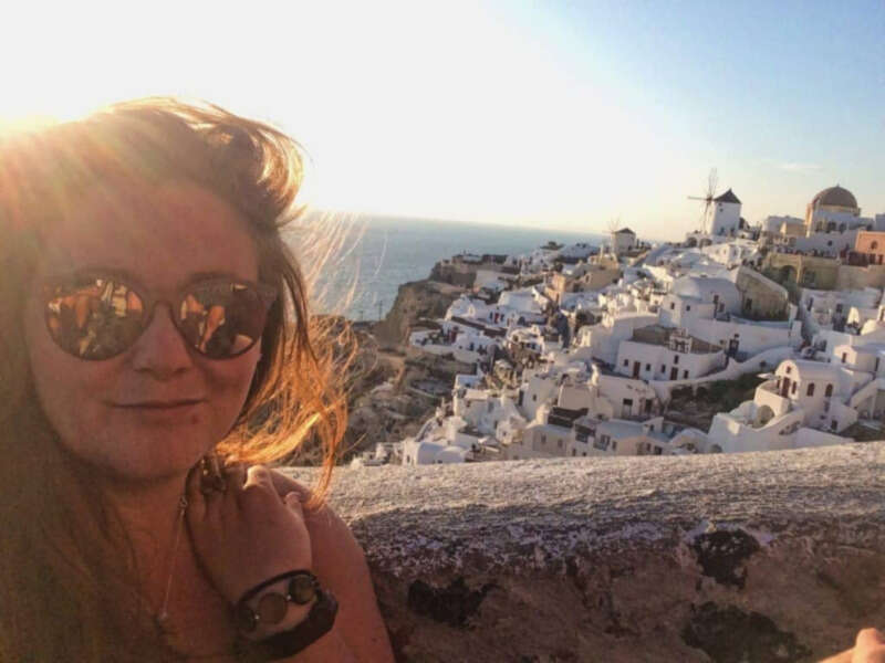 Girls Who Travel | How to Visit Santorini On A Budget