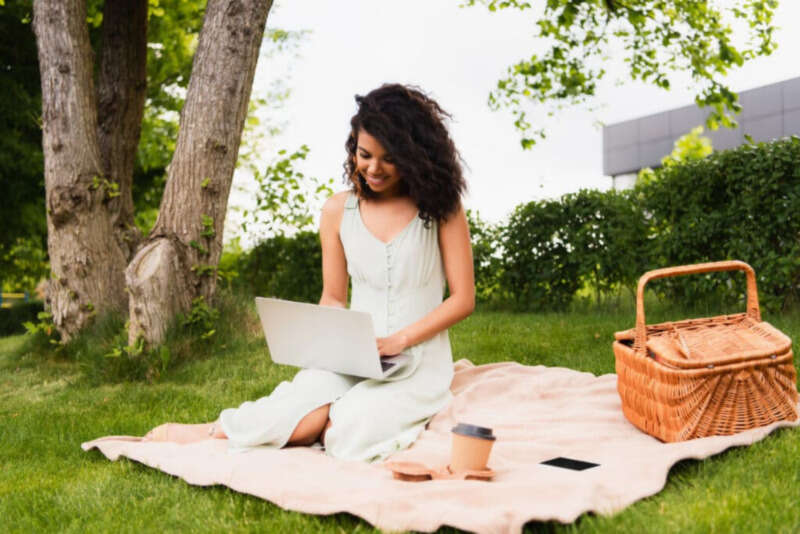 Girls Who Travel | Best Tips For Starting Remote Work