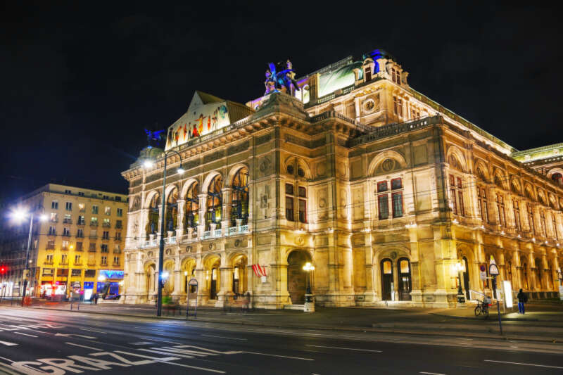 Girls Who Travel | Beautiful Austria Landmarks