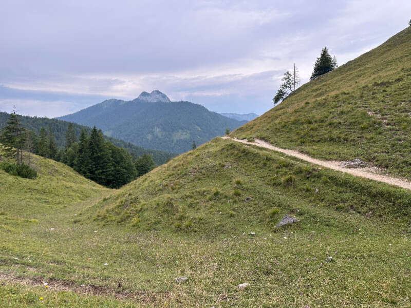 Girls Who Travel | Best Hikes In The Alps - A Woman's Alpine Traverse