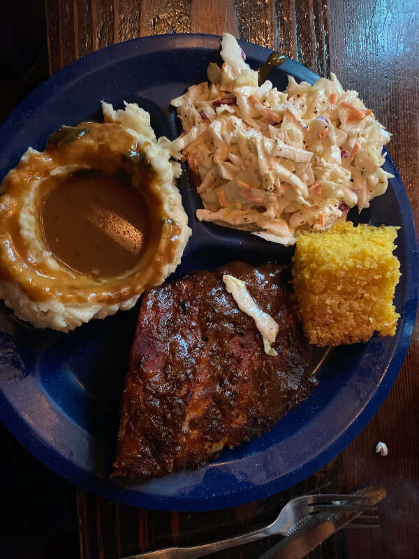 Girls Who Travel | The American Pastime - 10 BBQ Places in the US