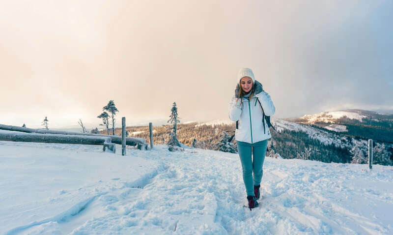 Girls Who Travel | 5 Essential Items for Hiking in Cold Weather