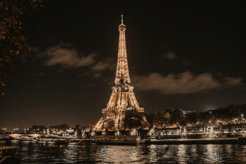 Girls Who Travel | Paris by Night: A Woman's Discovery Of The City's Vibrant Nightlife