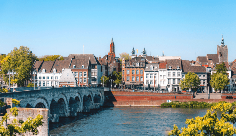 Girls Who Travel | Maastricht Netherlands