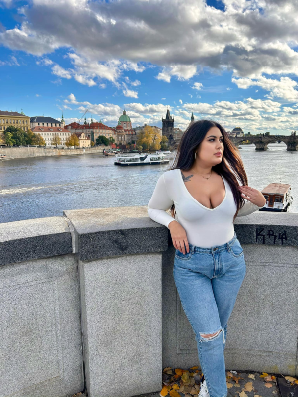 Girls Who Travel | Prague