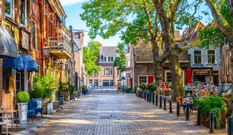 Girls Who Travel | Delft Netherlands