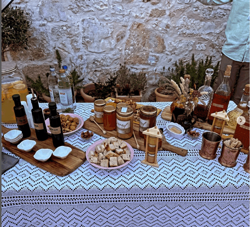 Girls Who Travel Mikletovi Honey Tasting