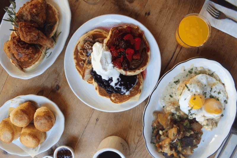A Girl's Guide to NYC: Where to Eat, Wander, and Feel Like the Main Character 6 Girls Who Travel | Bubby's NYC