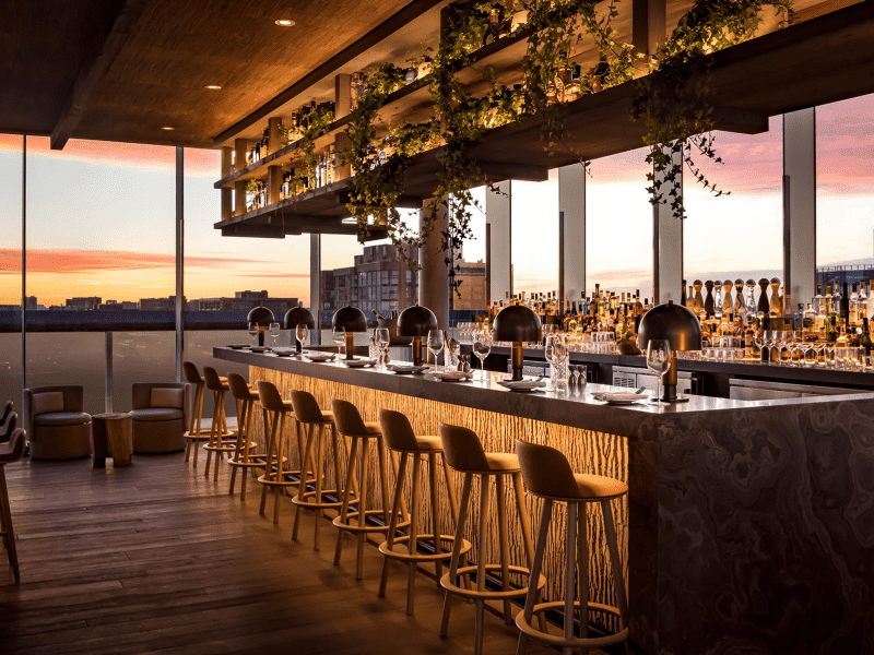 A Girl's Guide to NYC: Where to Eat, Wander, and Feel Like the Main Character 13 Girls Who Travel | Harriet's Rooftop NYC