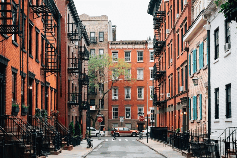 A Girl's Guide to NYC: Where to Eat, Wander, and Feel Like the Main Character 4 Girls Who Travel | West Village NYC