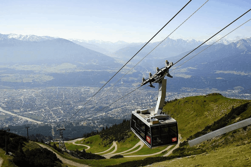 Girls Who Travel | hiking in the Austrian Alps