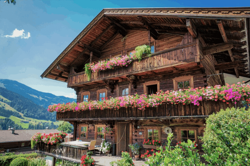 Girls Who Travel | hiking in the Austrian Alps