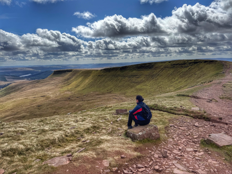 Girls Who Travel | Hot Girl Spring Wales