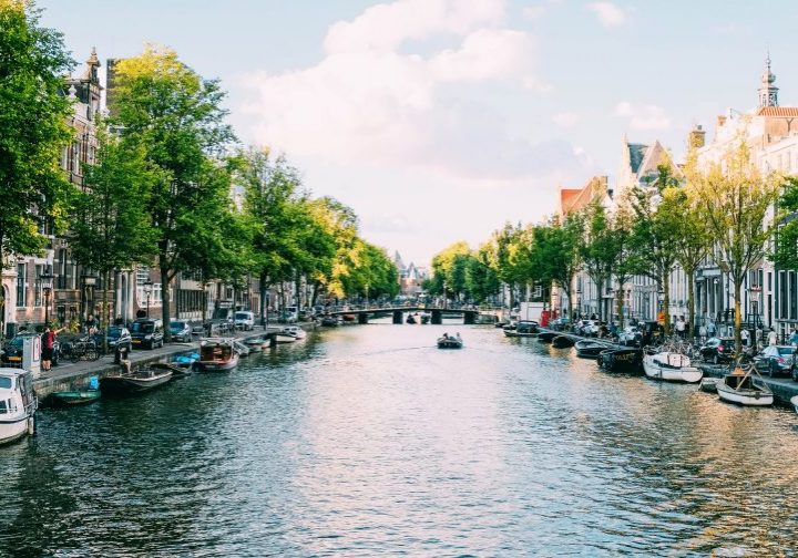 adrien-olichon-QRtym77B6xk-unsplash Girls Who Travel | 10 best museums in the Netherlands